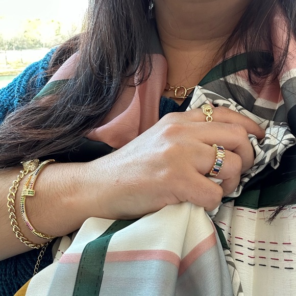 Meet your Posher, Shimmer & Shawls by Meriem - Picture 5 of 7